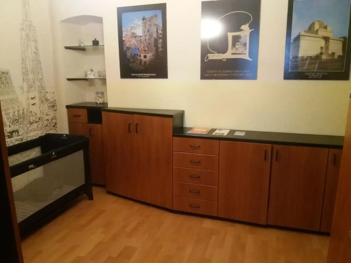 Geraeumige Zentrumsnahe Altbauwohnung Vienna 0*,