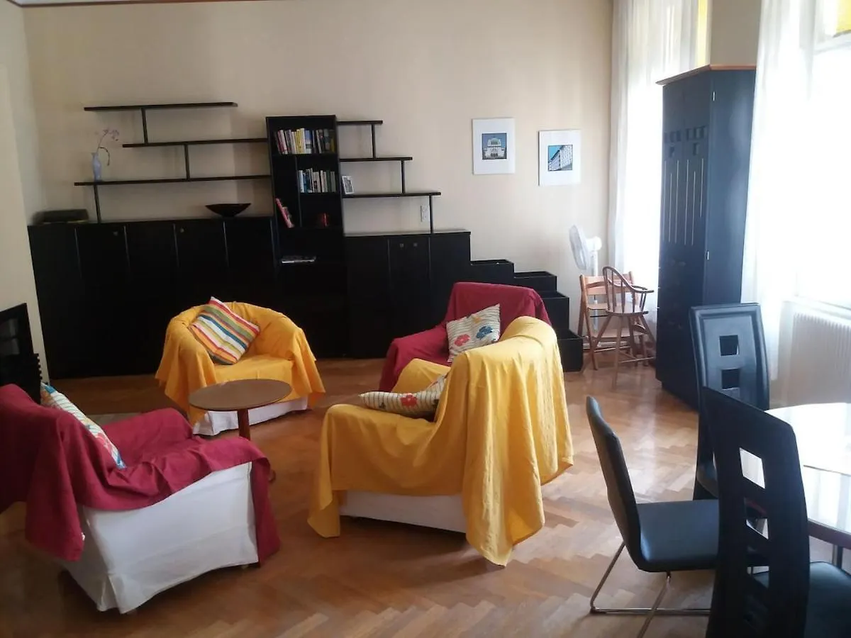 Geraeumige Zentrumsnahe Altbauwohnung Vienna Apartment