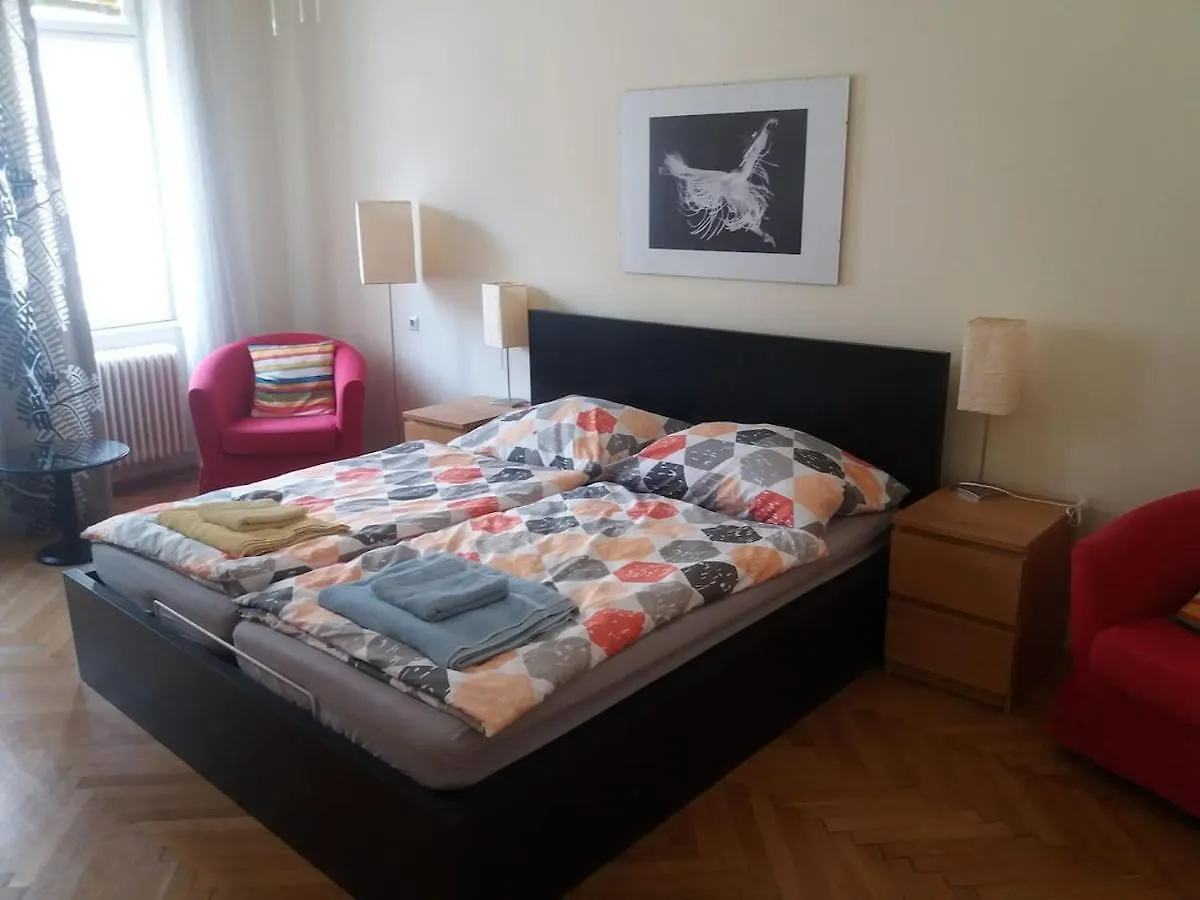 Appartement Geraeumige Zentrumsnahe Altbauwohnung Wenen