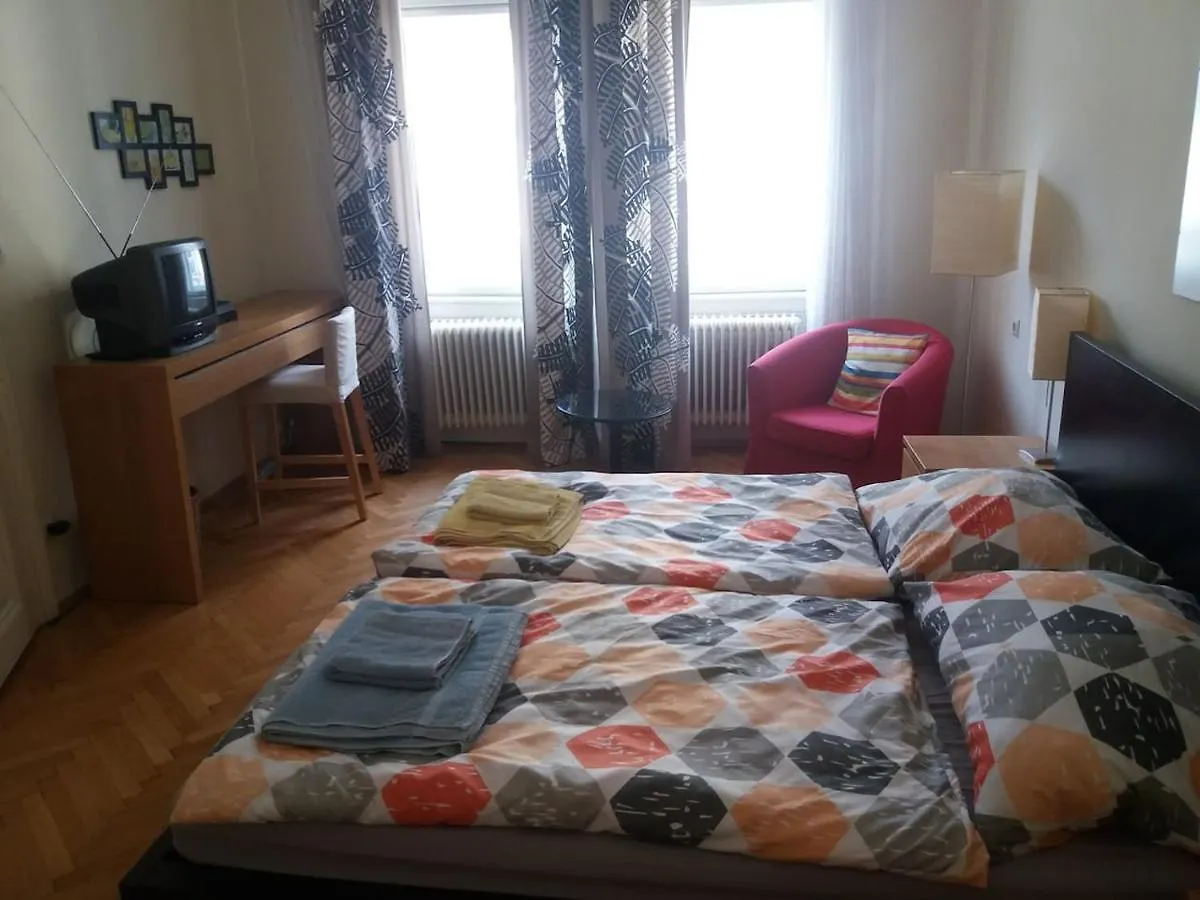 Appartement Geraeumige Zentrumsnahe Altbauwohnung Wenen