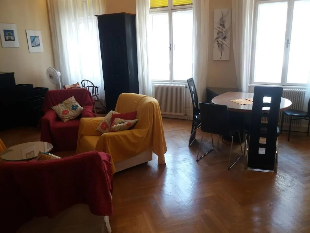 Appartement Geraeumige Zentrumsnahe Altbauwohnung Wenen Oostenrijk