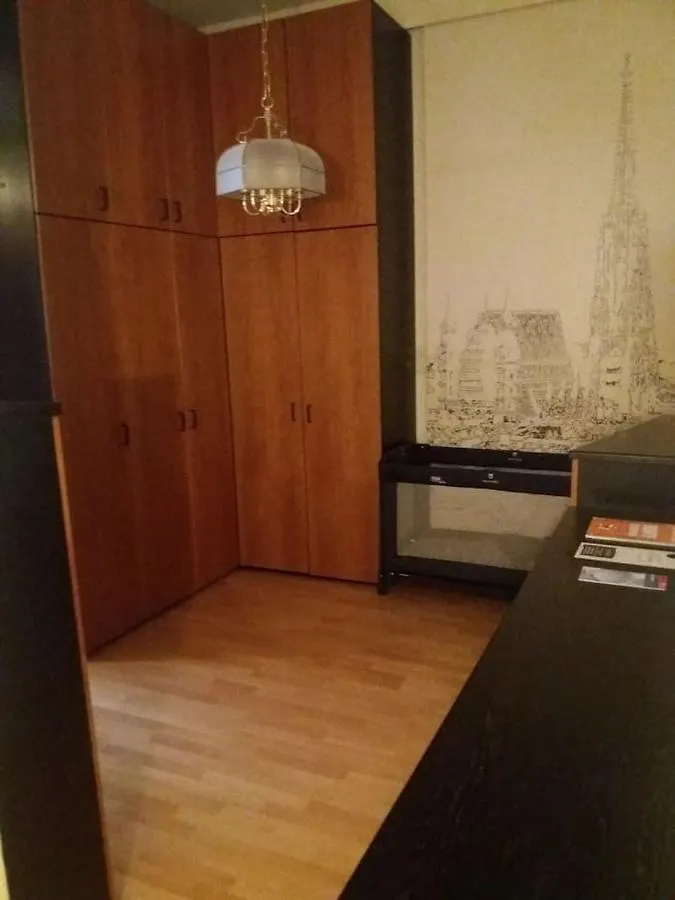 Geraeumige Zentrumsnahe Altbauwohnung Wenen